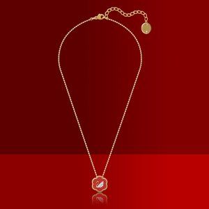 Swarovski flower shows the swan clavicle chain